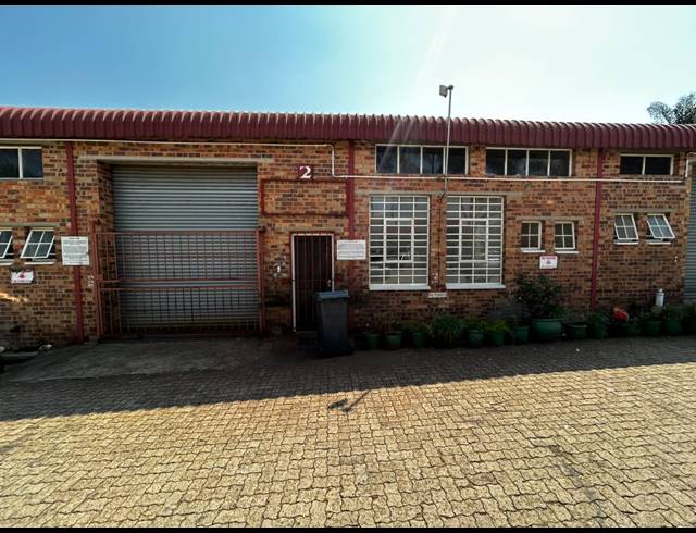 150M² WAREHOUSE TO LET IN WYNBERG